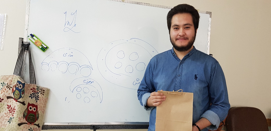 امروز آقای اتک پور دبیرانجمن علمی پزشکی برایم آینه هدیه آوردند قانون جبران کارگاهی که تدریس کرده بودم